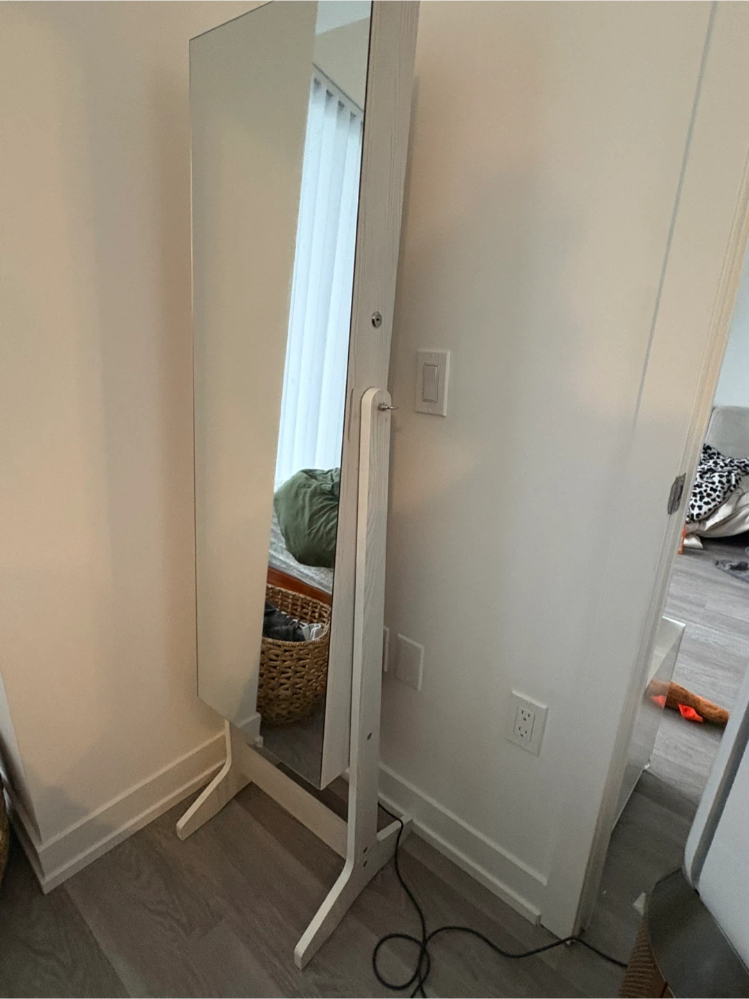 Jewelry Armoire with Full Length Mirror (vanity) - photo 4