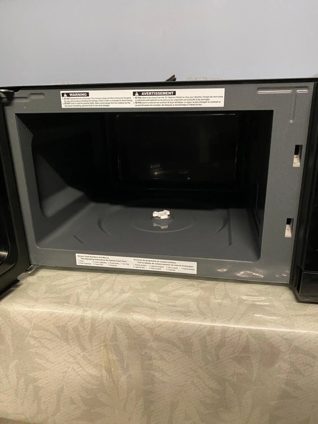 Panasonic Genius 1100W Microwave - photo 5