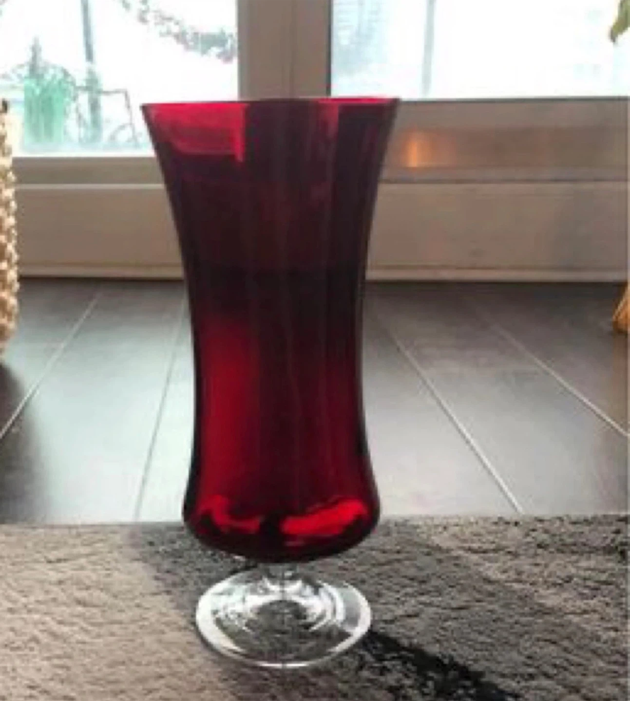🥕Brand new Red Glass Vase - 24cm