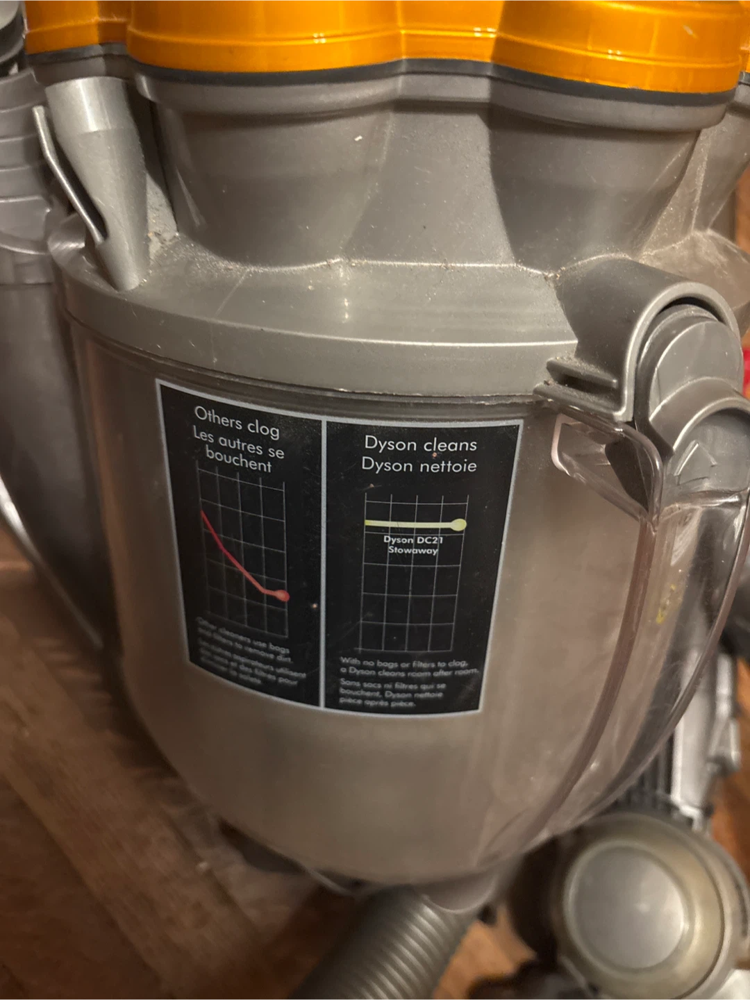 Dyson DC21 Stowaway Vacuum Cleaner - photo 4