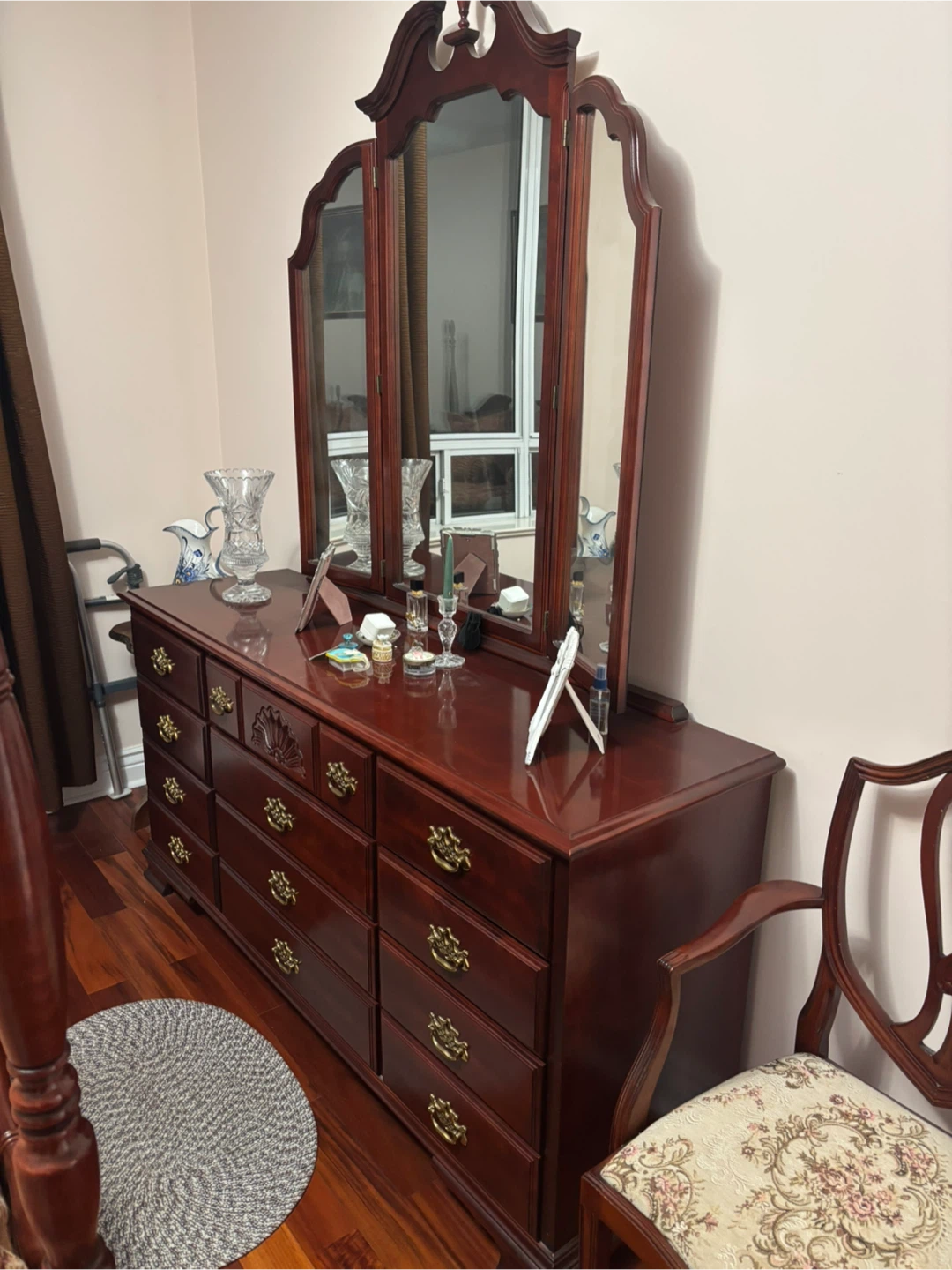 5 piece bedroom set-bed-dresser-armour-side tables - photo 4