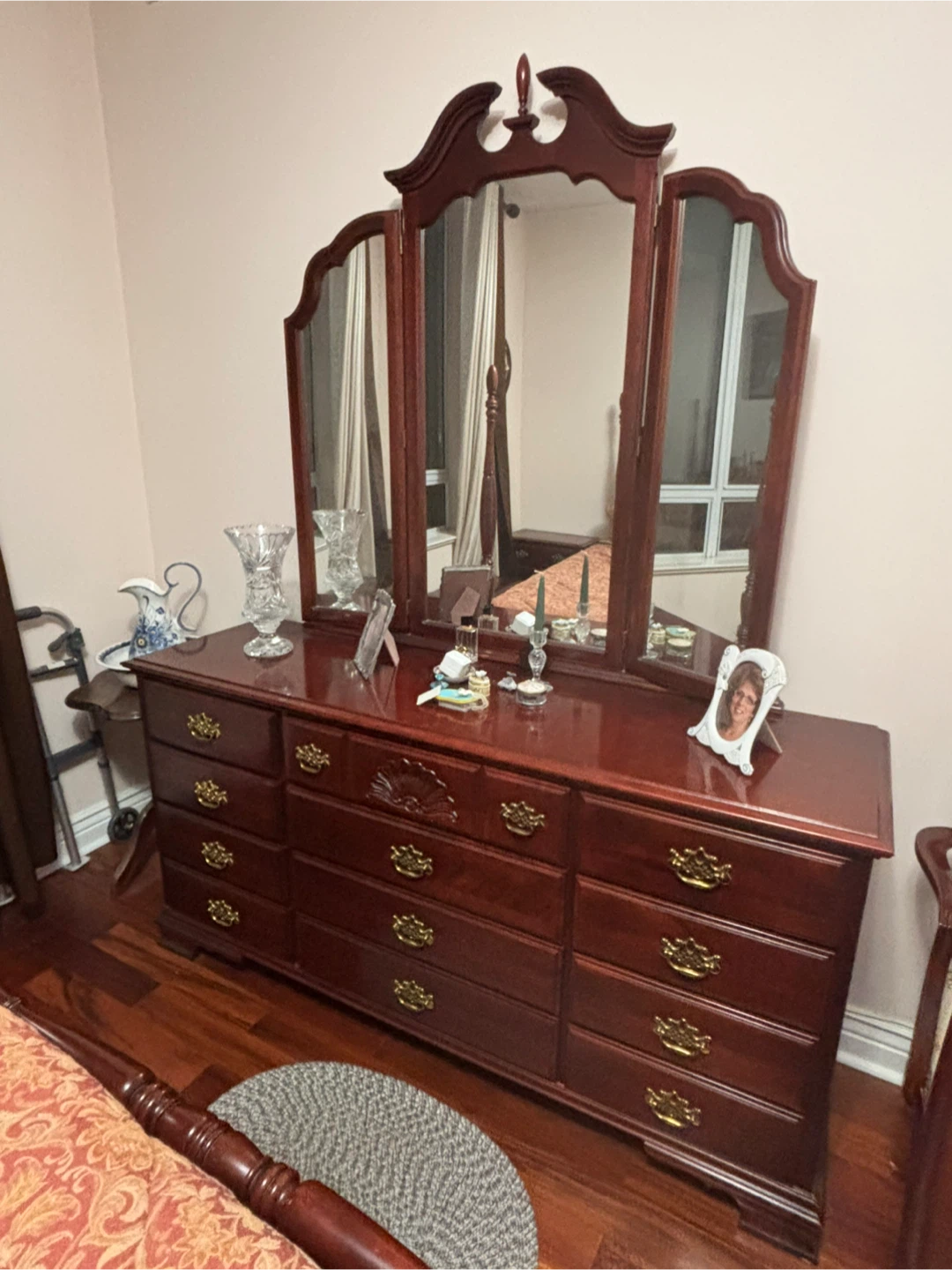 5 piece bedroom set-bed-dresser-armour-side tables - photo 3