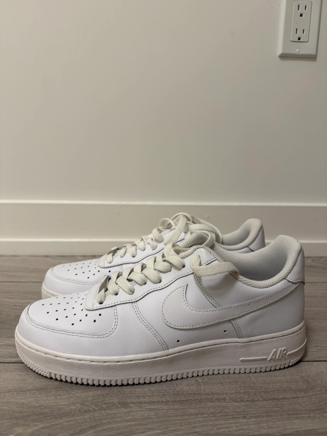 Nike Air Force 1 Low White US 9.5 Brand New