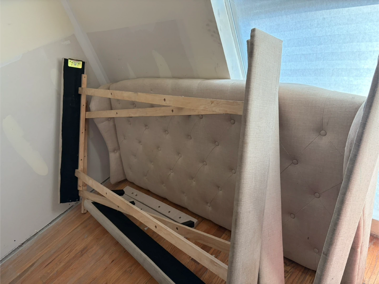 Upholstered Headboard& bed frame  Queen - photo 2