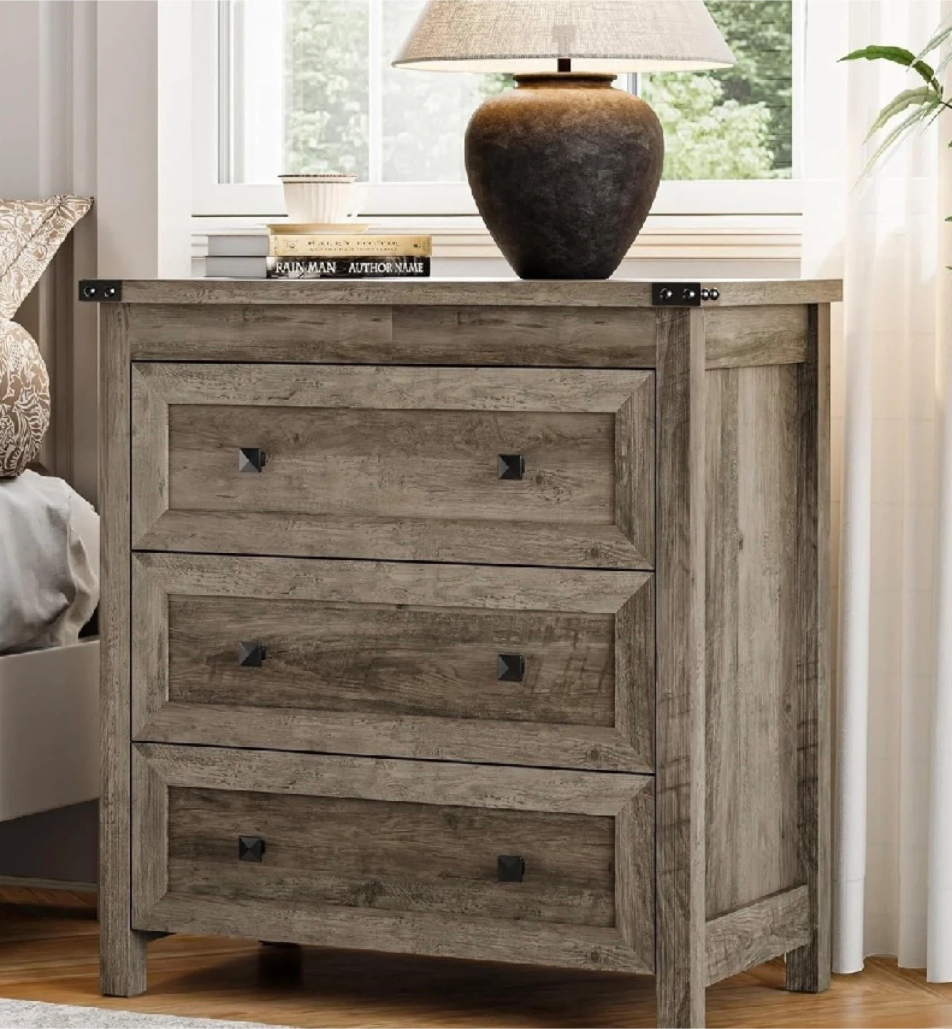 Dresser/Nighstand with 3 drawers