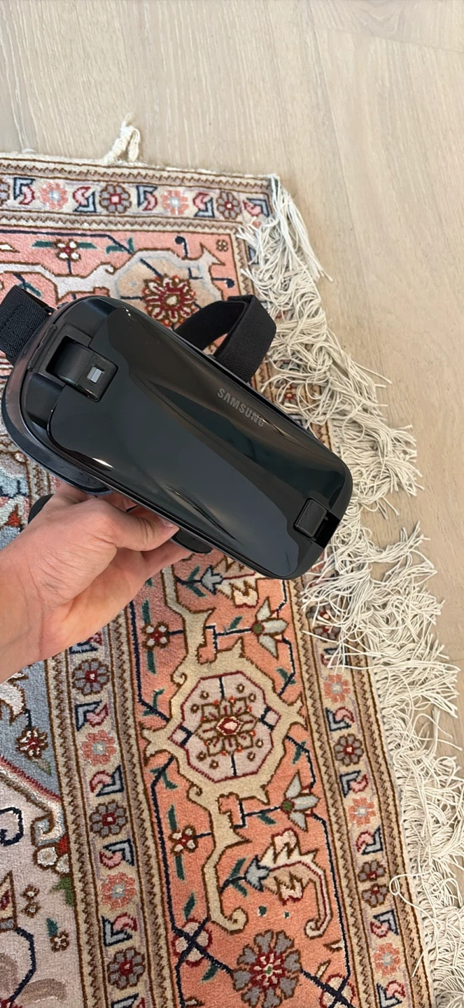 Samsung VR Headset with Controller - photo 2