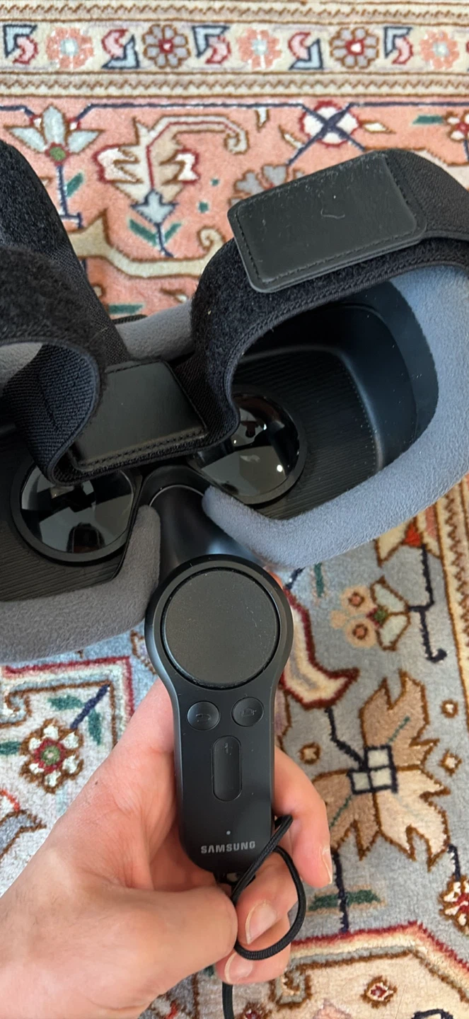 Samsung VR Headset with Controller - photo 3