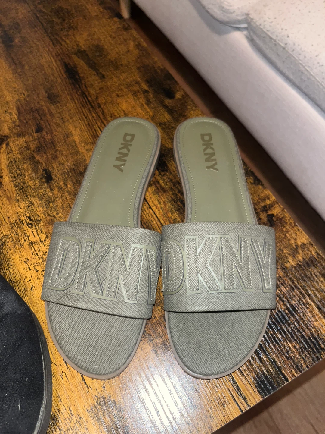 DKNY Olive Green Slides plus free boots - photo 2