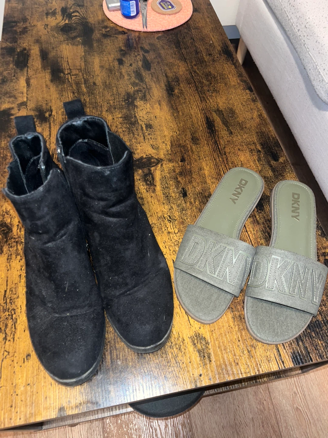 DKNY Olive Green Slides plus free boots - photo 5