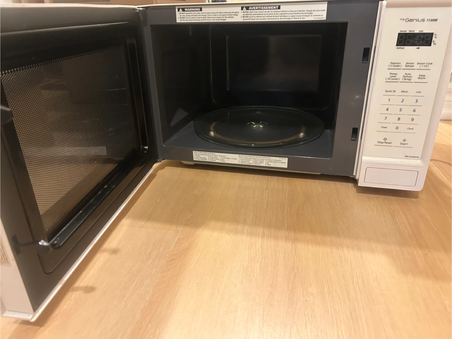 Panasonic Genius 1100W Microwave - photo 2