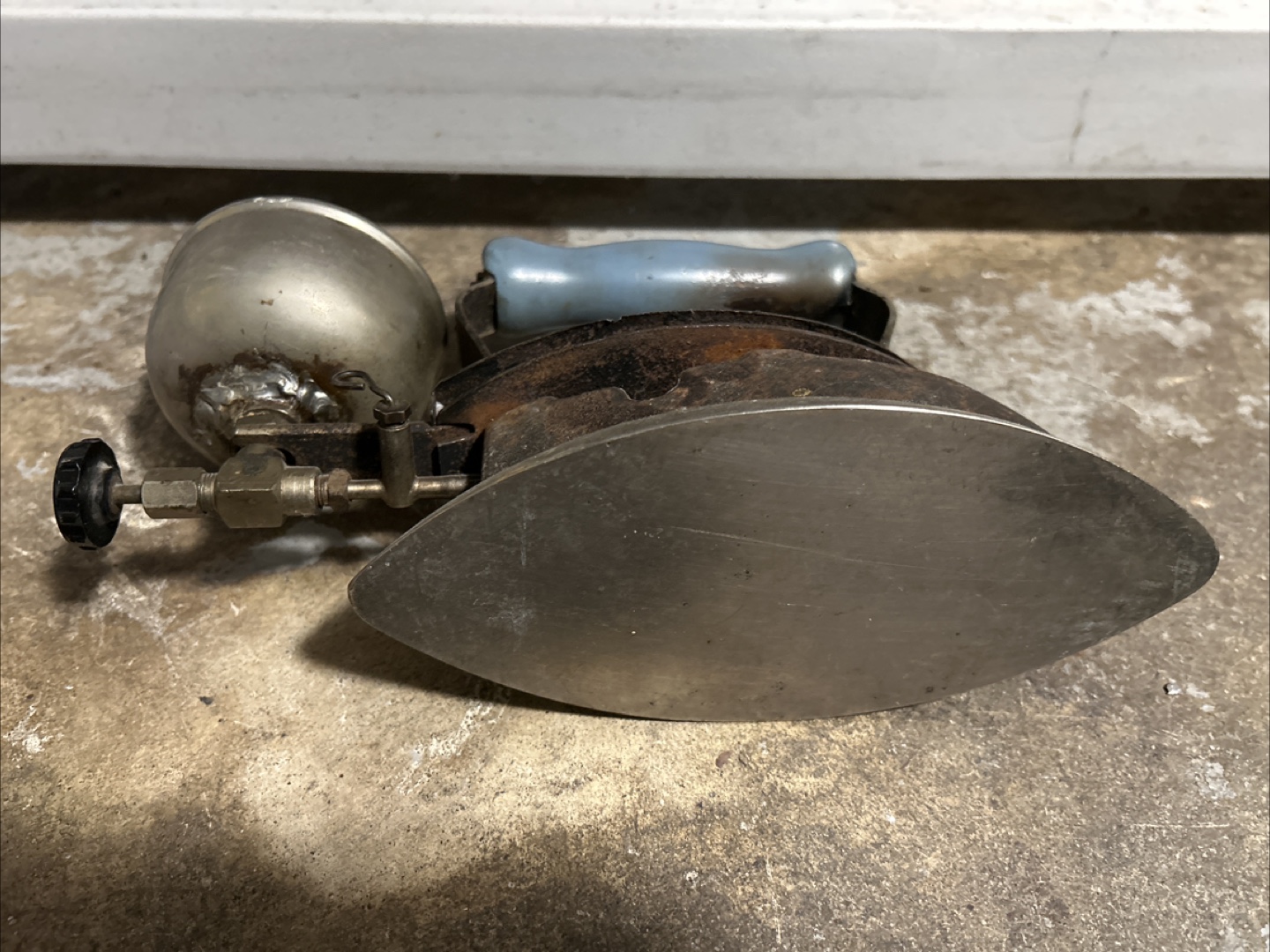 Vintage Blue Handle Fuel Iron - photo 5