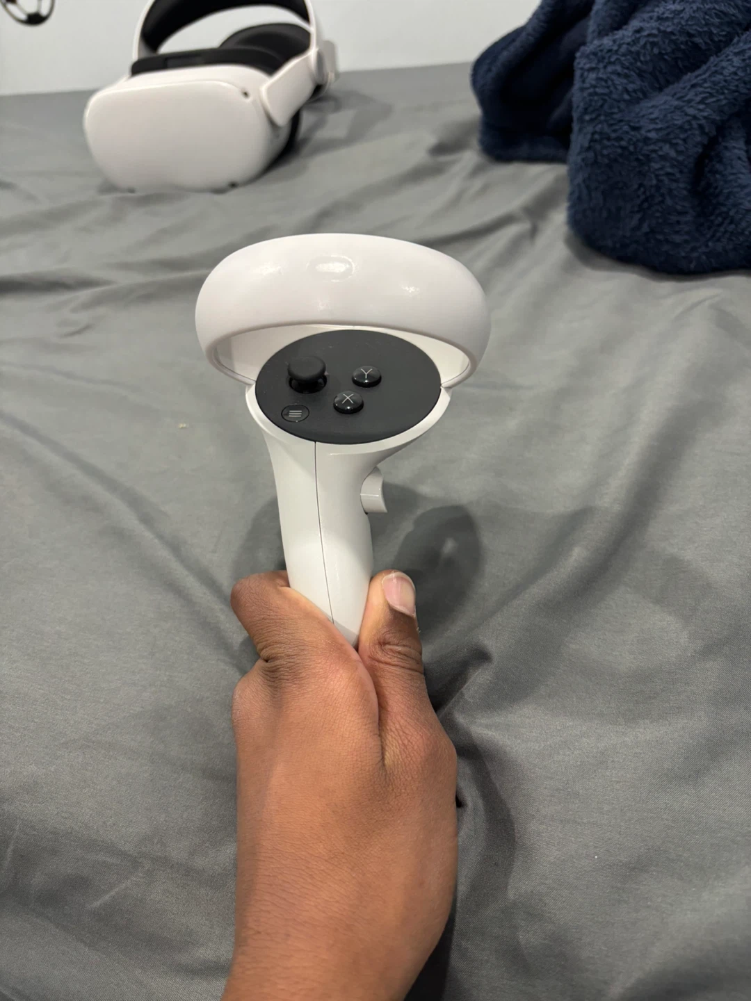 Meta Quest 2 VR Headset with Controllers - photo 4