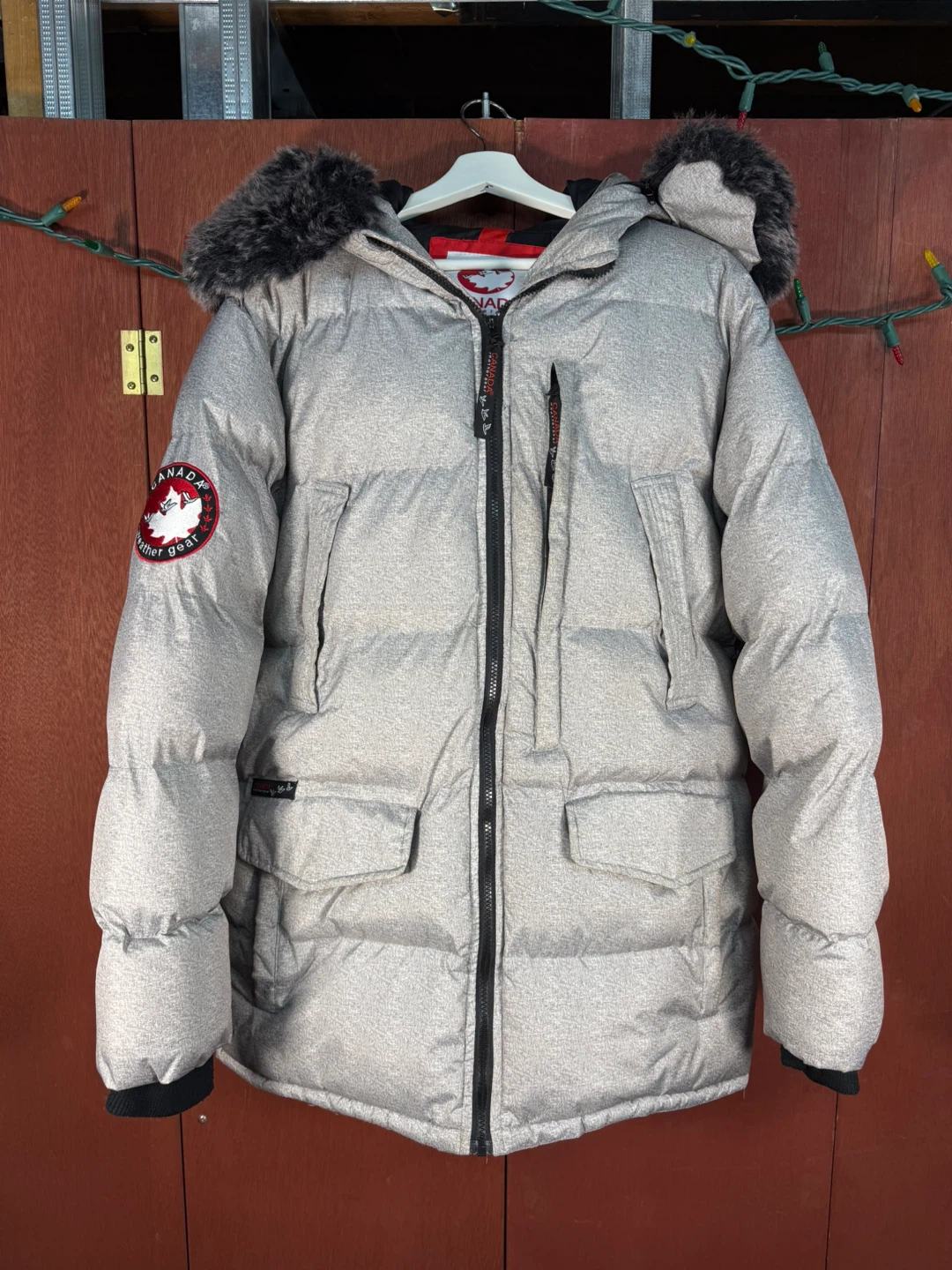 Canada Weather Gear Puffer Parka Jacket in white/grey Size Large