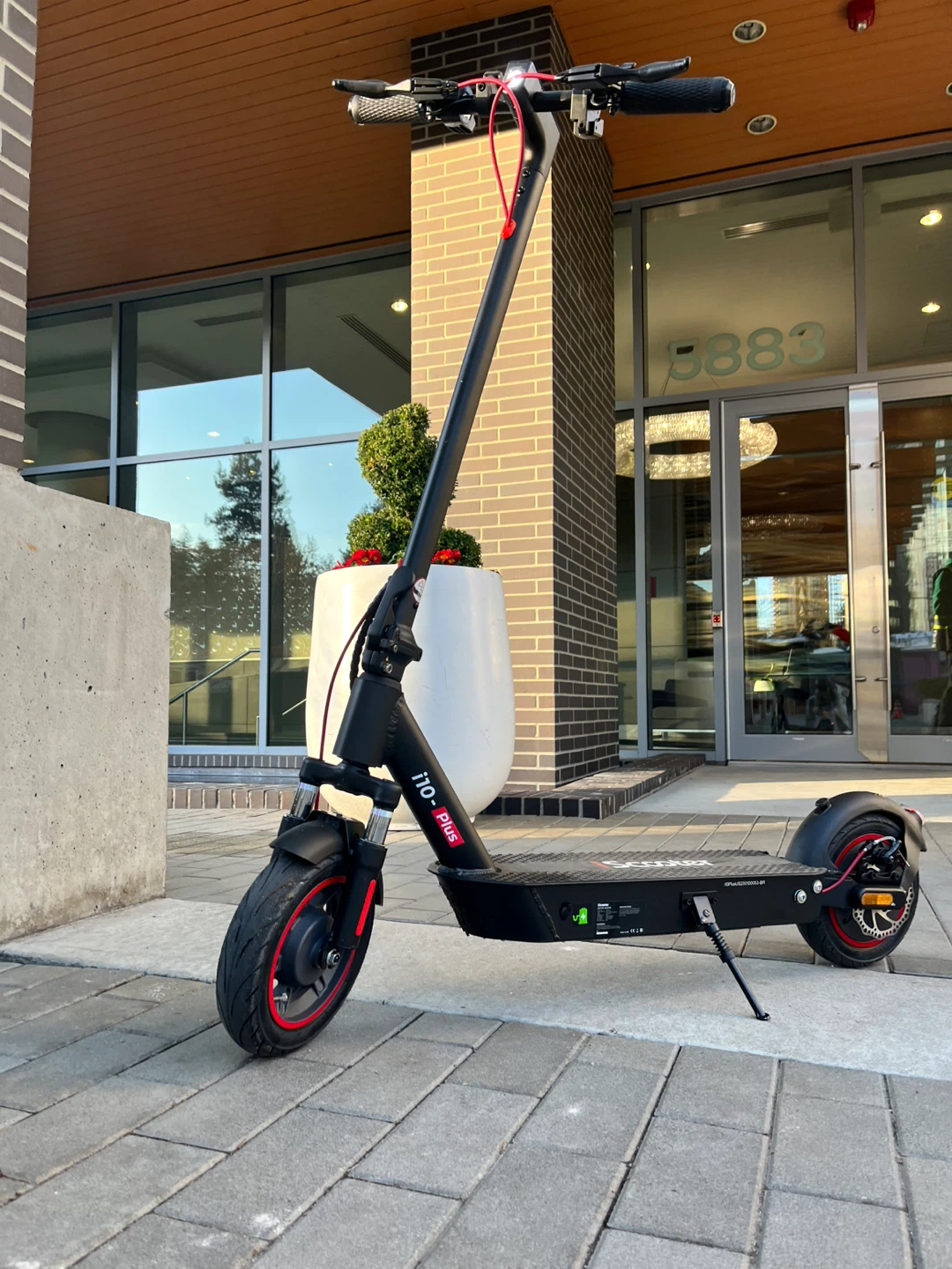 (NEED GONE!) iScooter I10+ Plus Electric Scooter