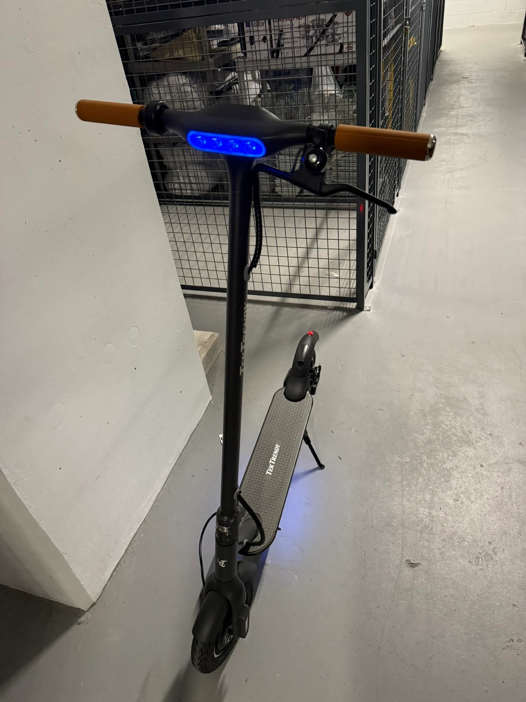 TEKTRENDY ES COMMUTE Electric Scooter