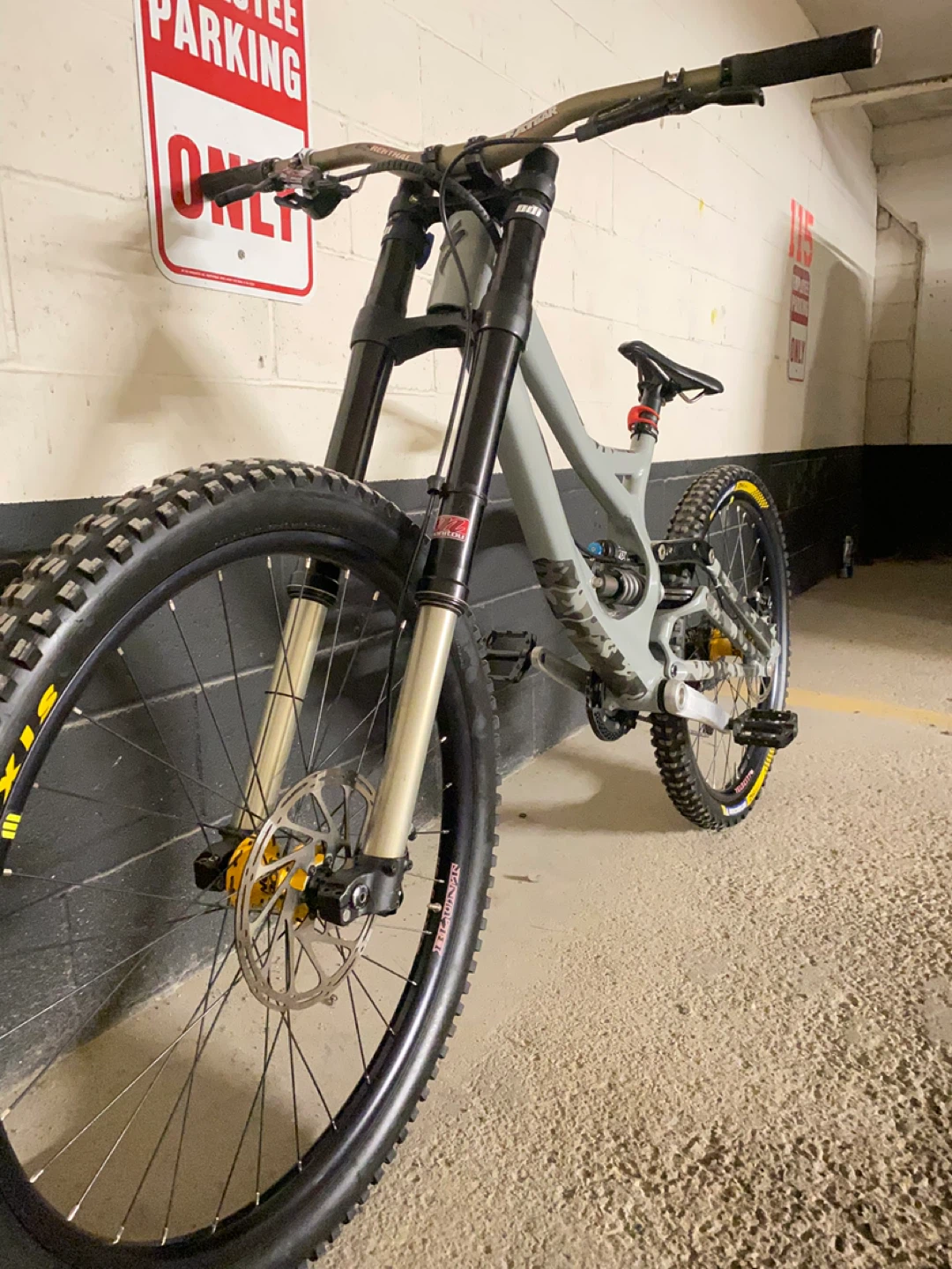 Specialized Demo DH Mountain Bike - photo 5