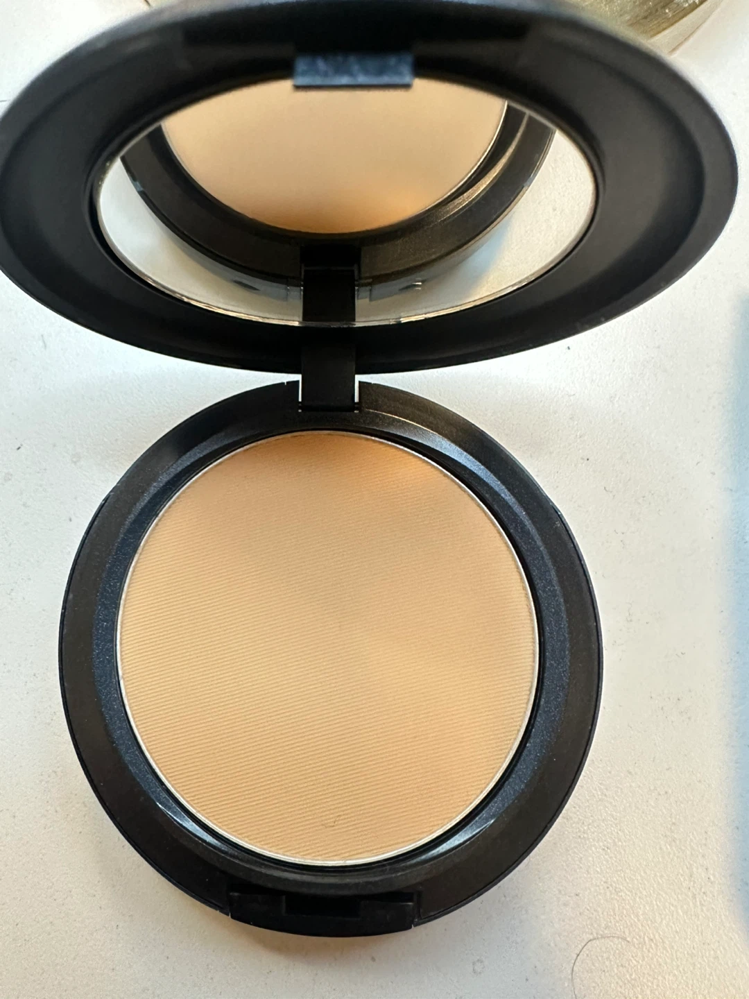 MAC Powder Foundation NC42 - photo 2