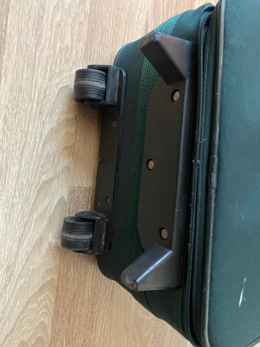 Stradellina Green Rolling Suitcase - photo 5