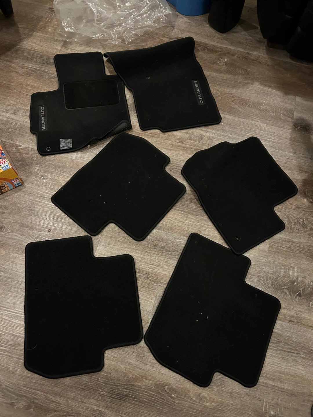 Set of  6 Black Carpet Floor Mats for Mitsubishi Outlander