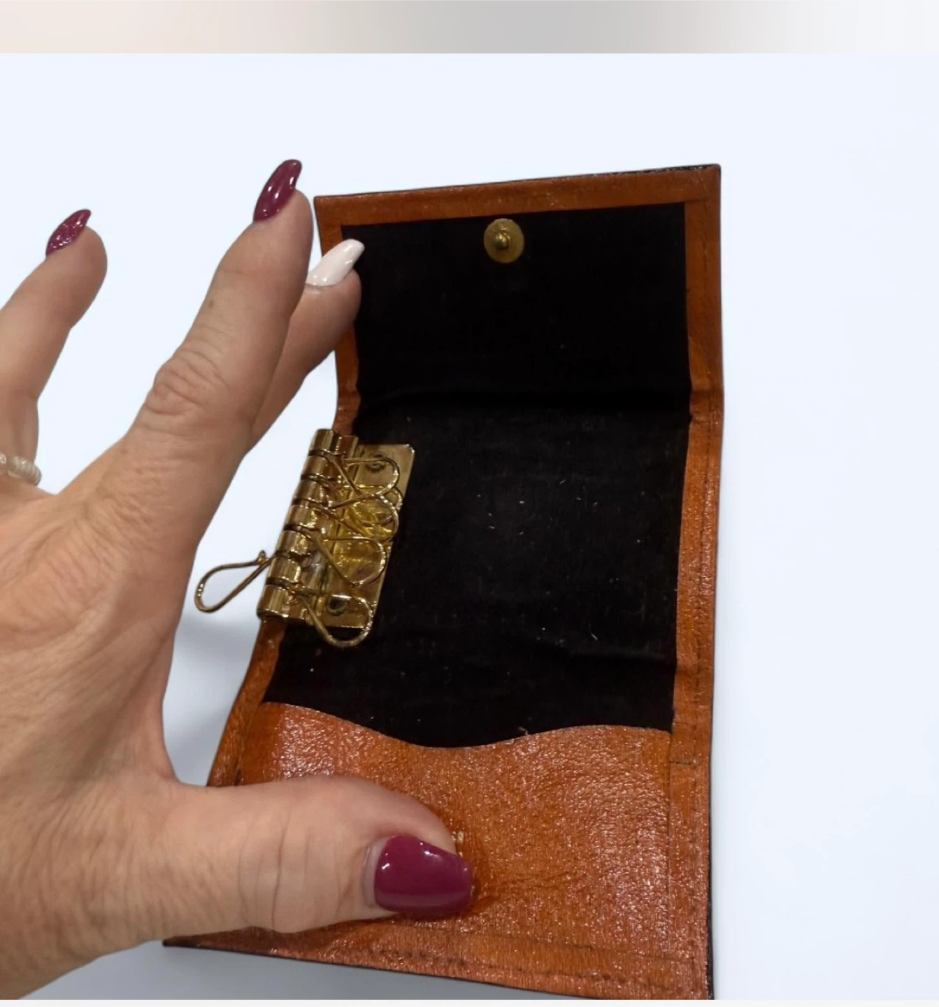 Brown Leather Key Holder Wallet with Ornate Design - photo 2