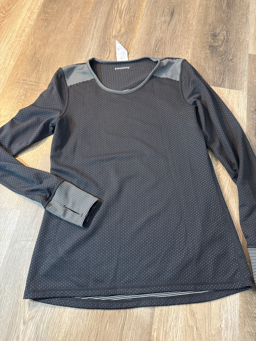 Saucony Women's Long Sleeve Athletic Shirt - photo 5