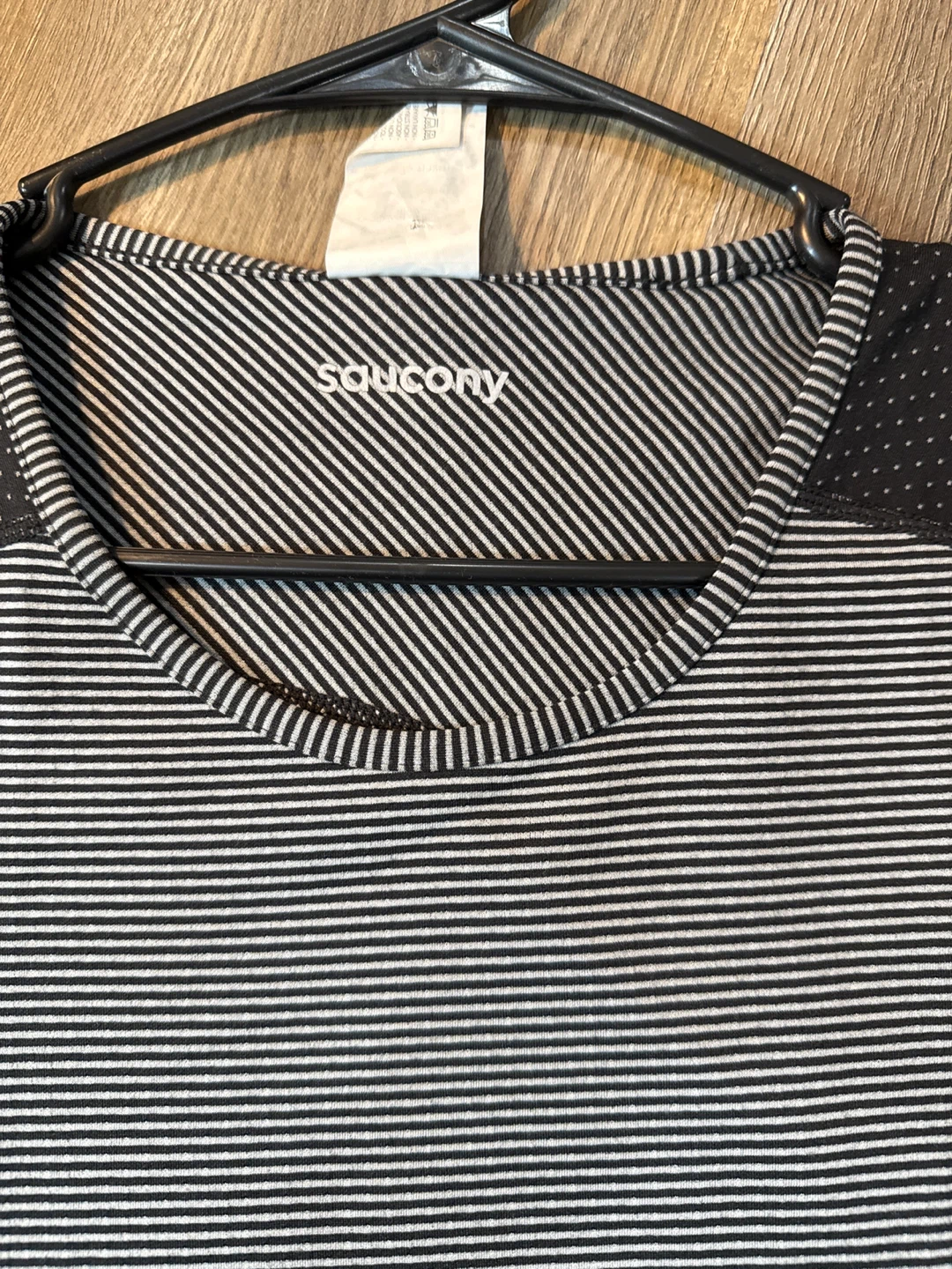 Saucony Women's Long Sleeve Athletic Shirt - photo 3