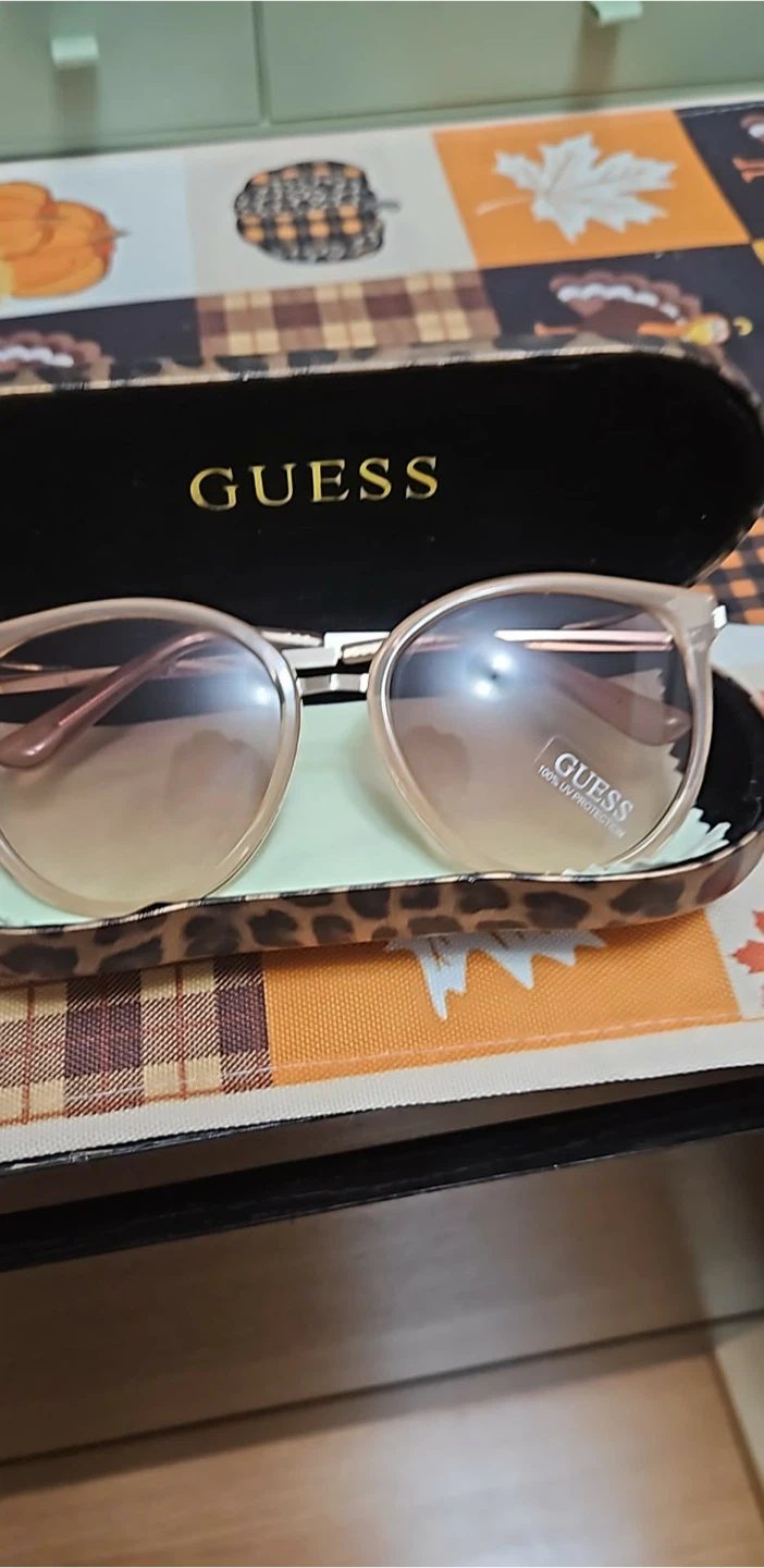 Brand new GUESS Women's Sunglasses with Case