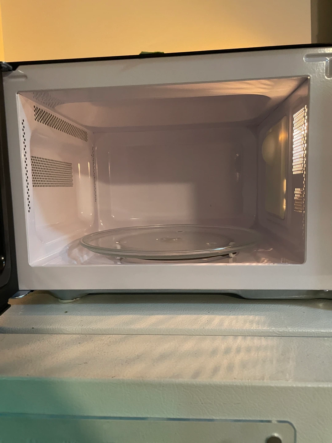 Black + Decker Microwave Oven - Superb Condition - photo 3