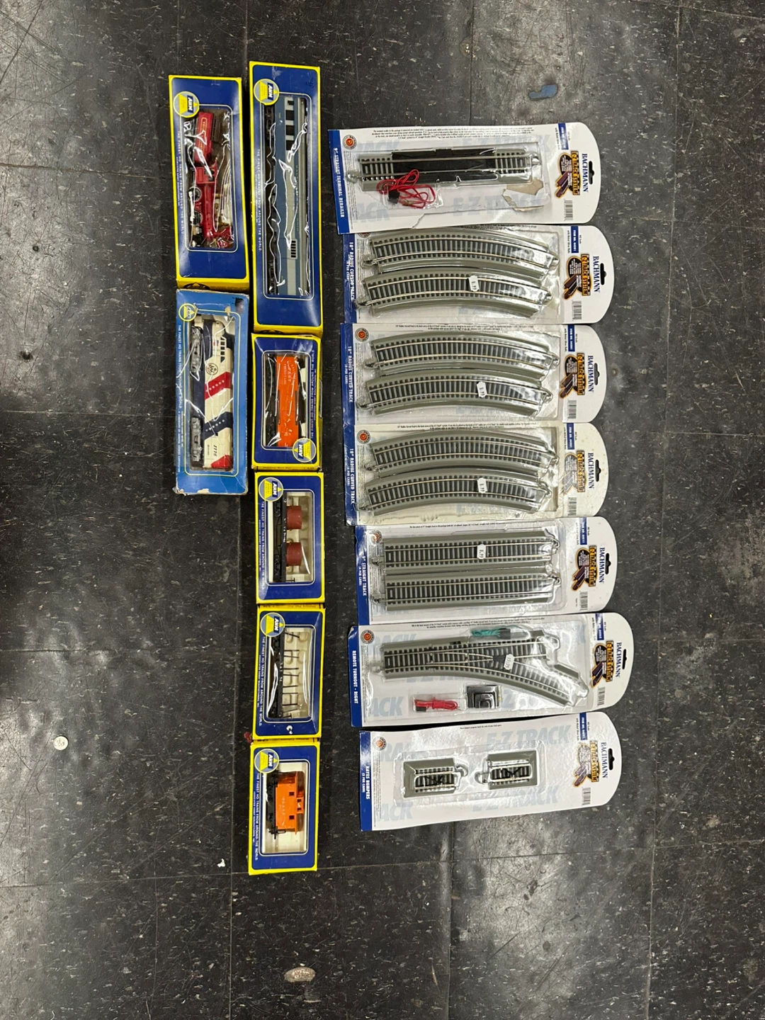 AHM HO Scale Model Train Cars