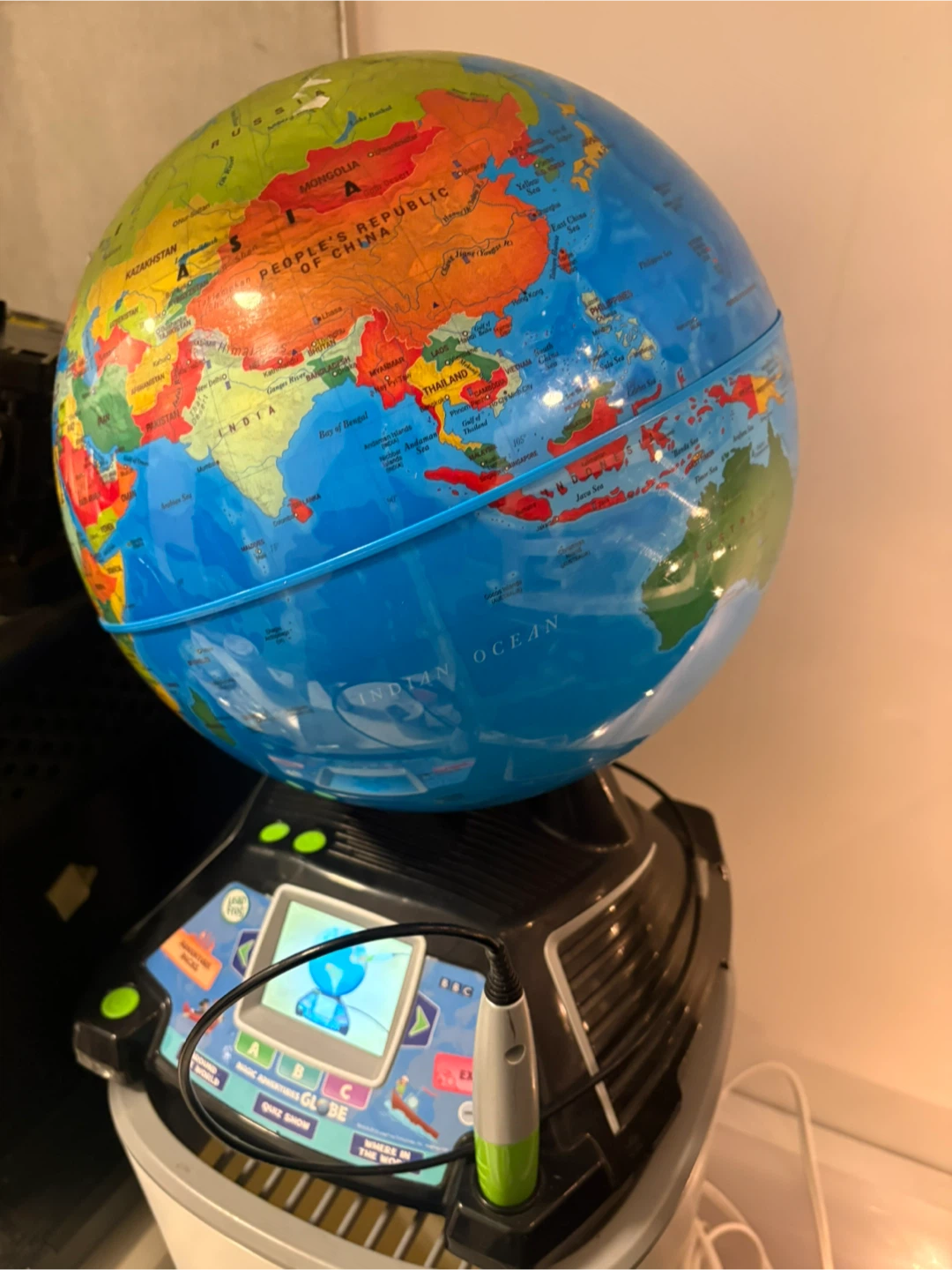 LeapFrog Magic Adventures Globe