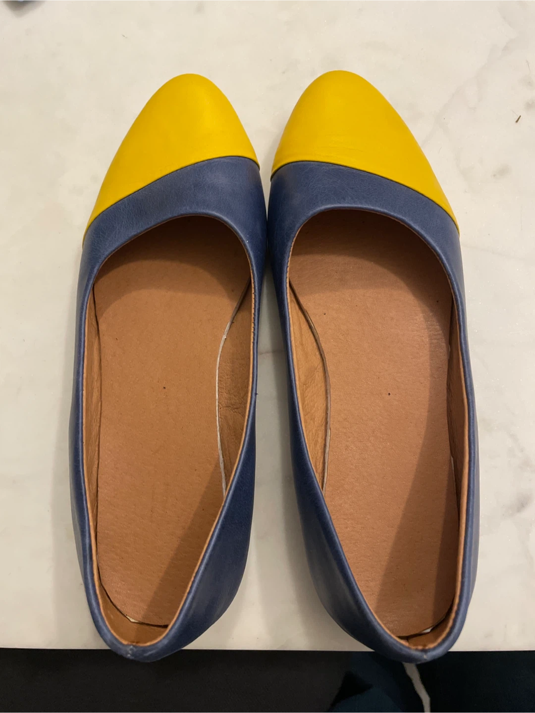 🥕Leather Blue and Yellow Pointed Toe Flats sz 6