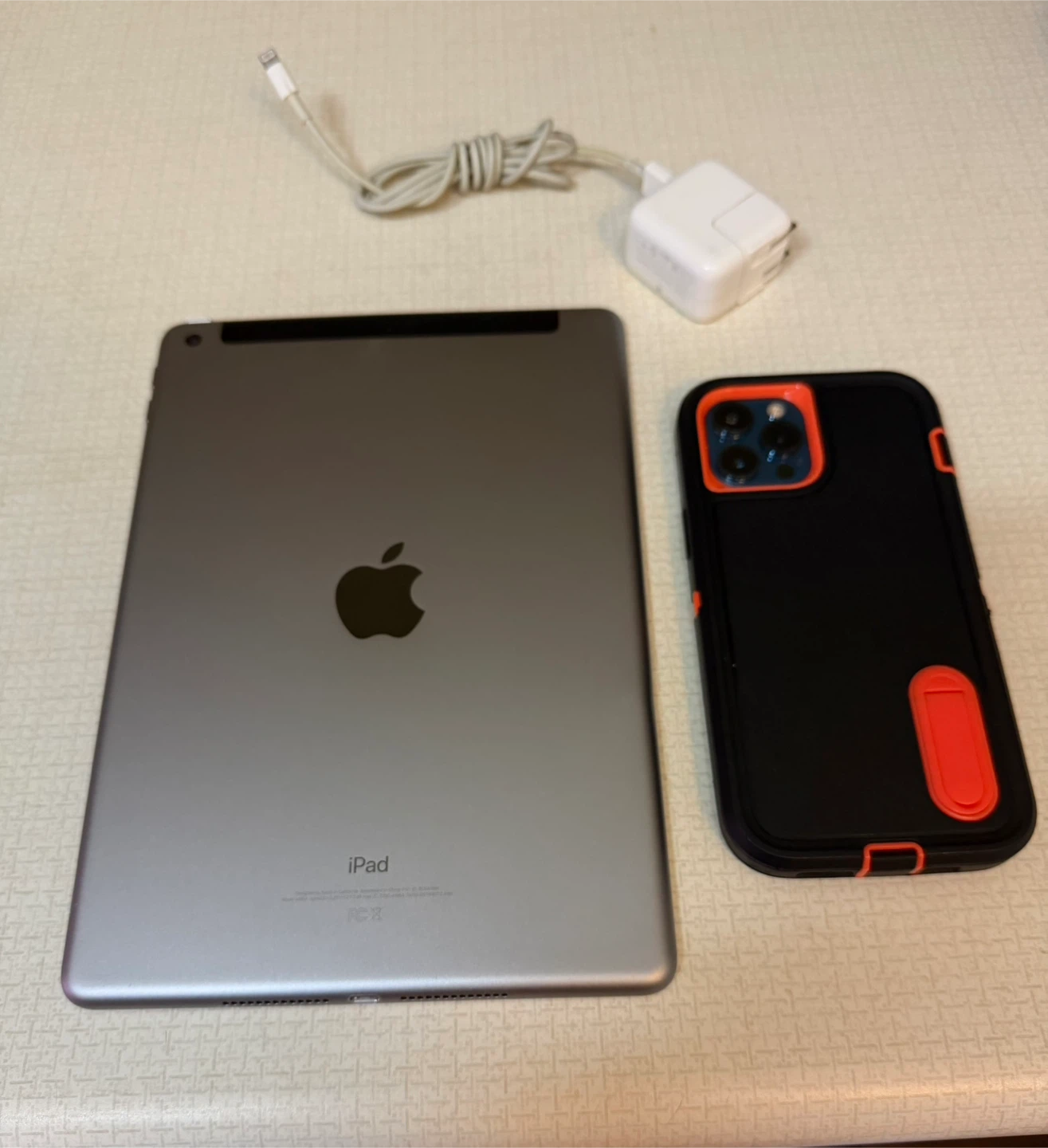 Apple 12 PRO MAX/case, IPAD 6th Generation/charger - photo 2