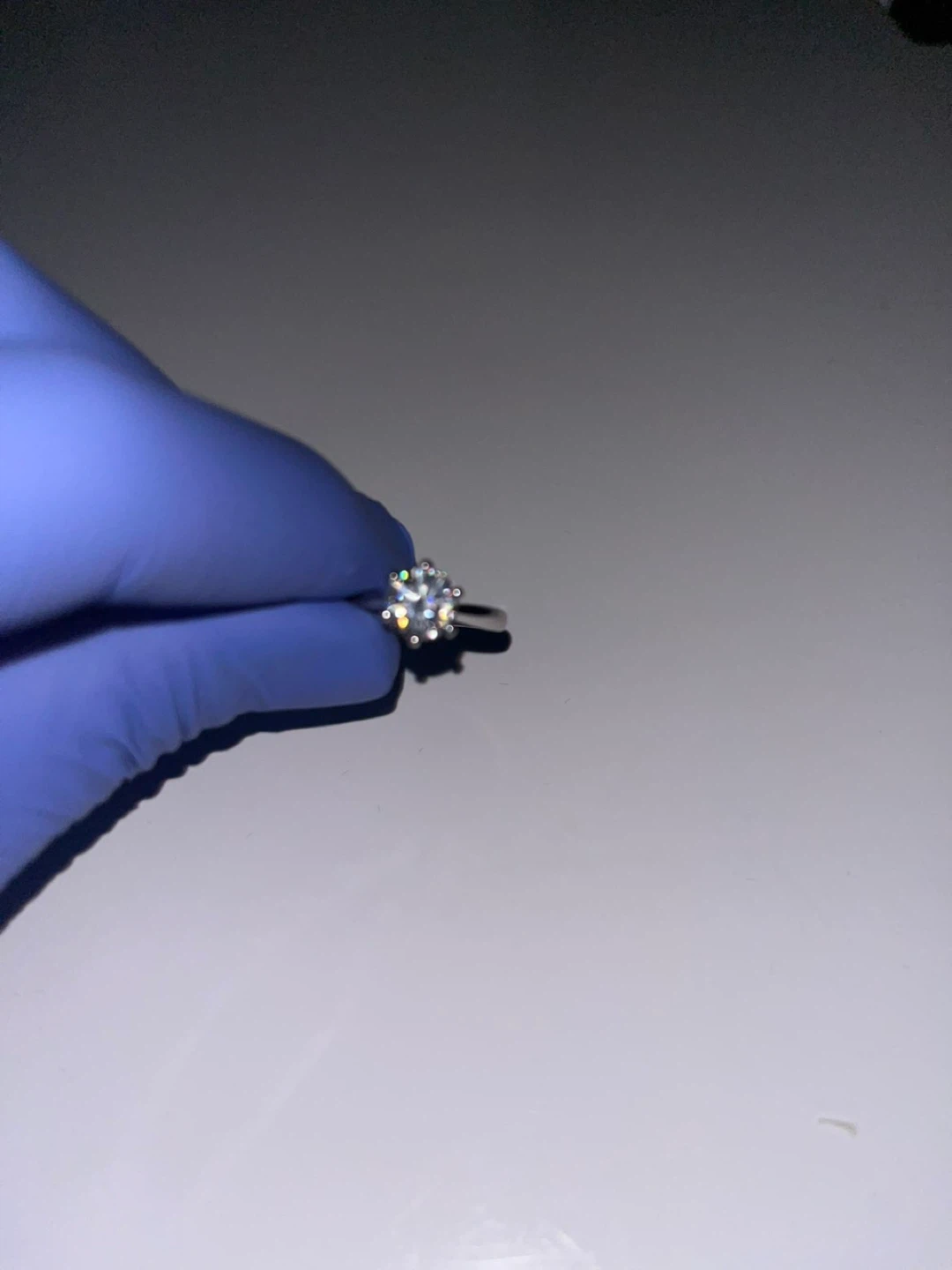 Diamond Solitaire Ring in Black Velvet Box 0.9k - photo 5