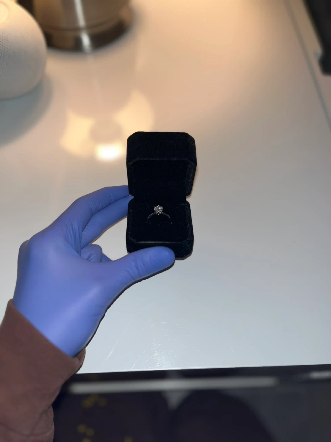 Diamond Solitaire Ring in Black Velvet Box 0.9k - photo 2