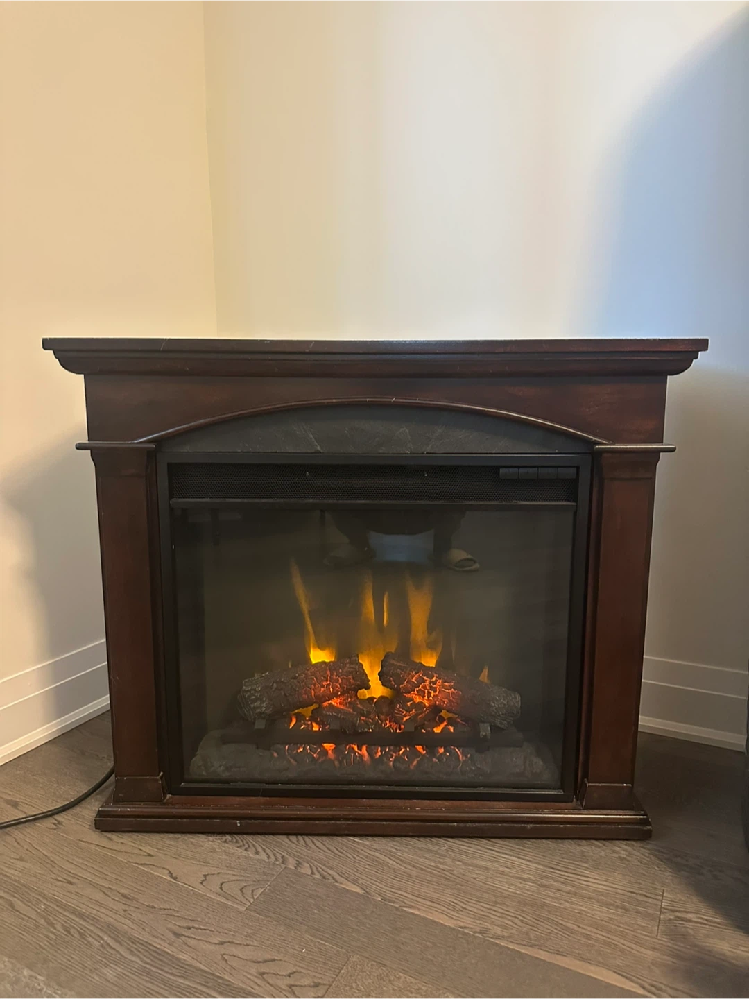 Dark Wood Electric Fireplace with Flame Effect