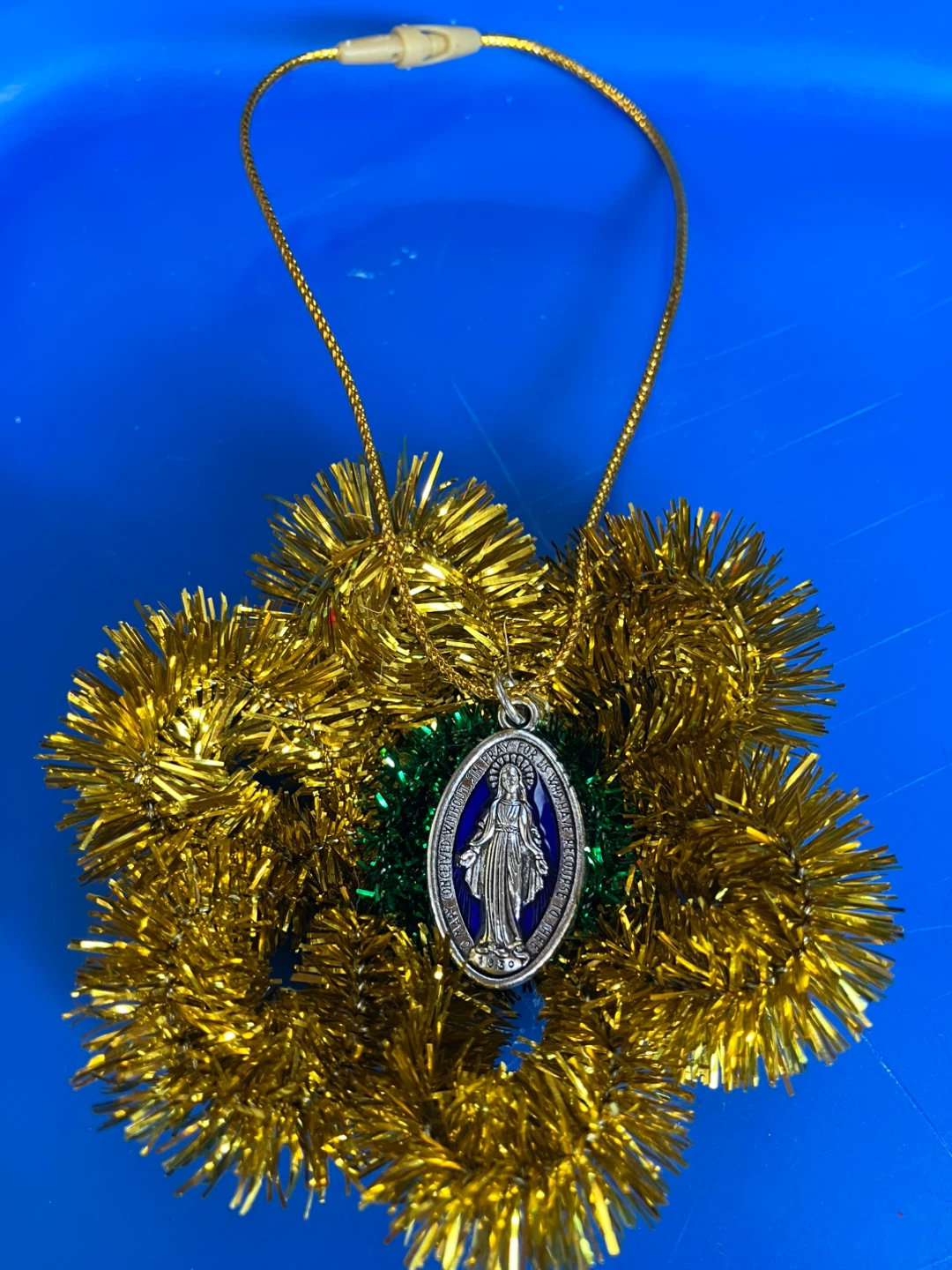 Miraculous Medal Ornament with Tinsel - photo 2