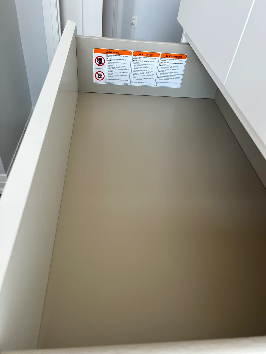 Moving sale- IKEA STORKLINTA 6-drawer chest - photo 4
