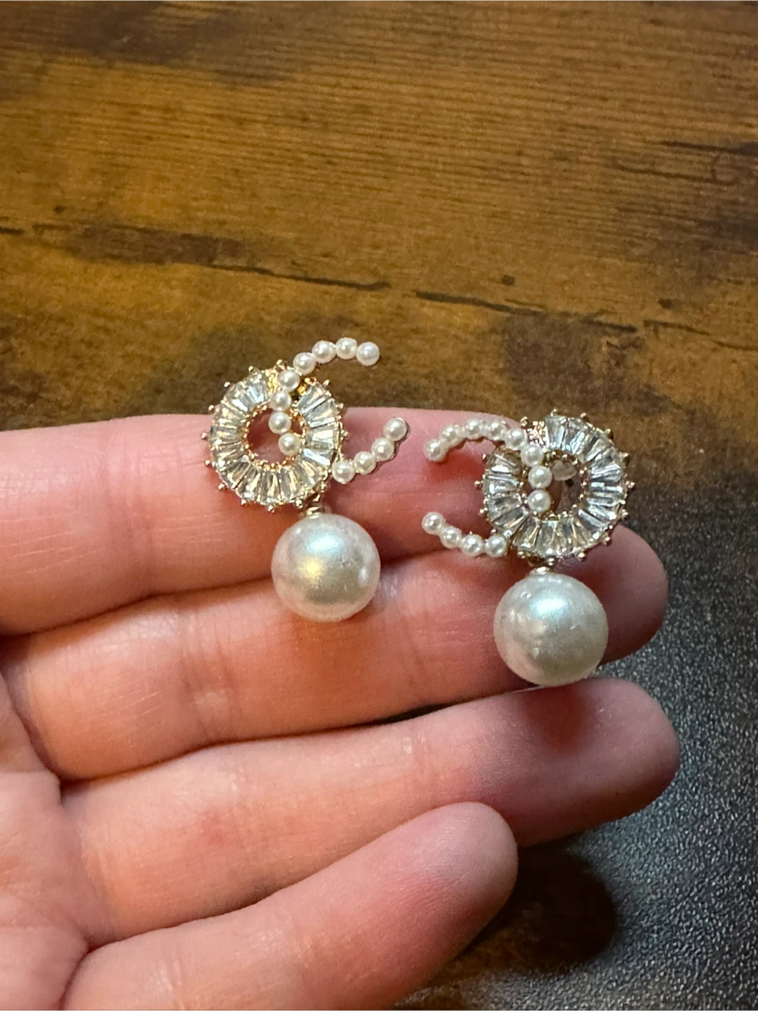 Pearl Earrings (costume jewelry)