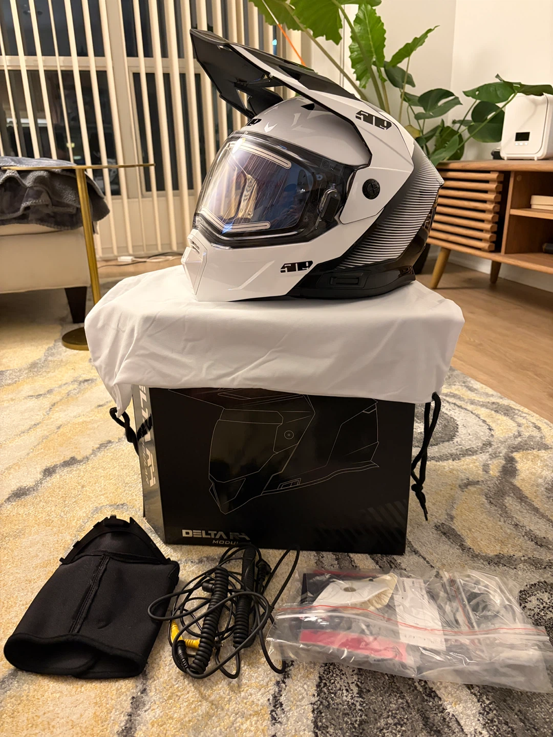 509 Delta R4 Electric Shield Snowmobile Helmet Size Medium