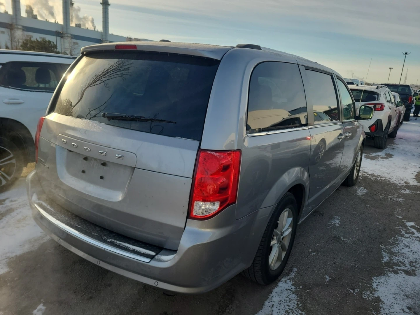 Dodge Grand Caravan Minivan - photo 2