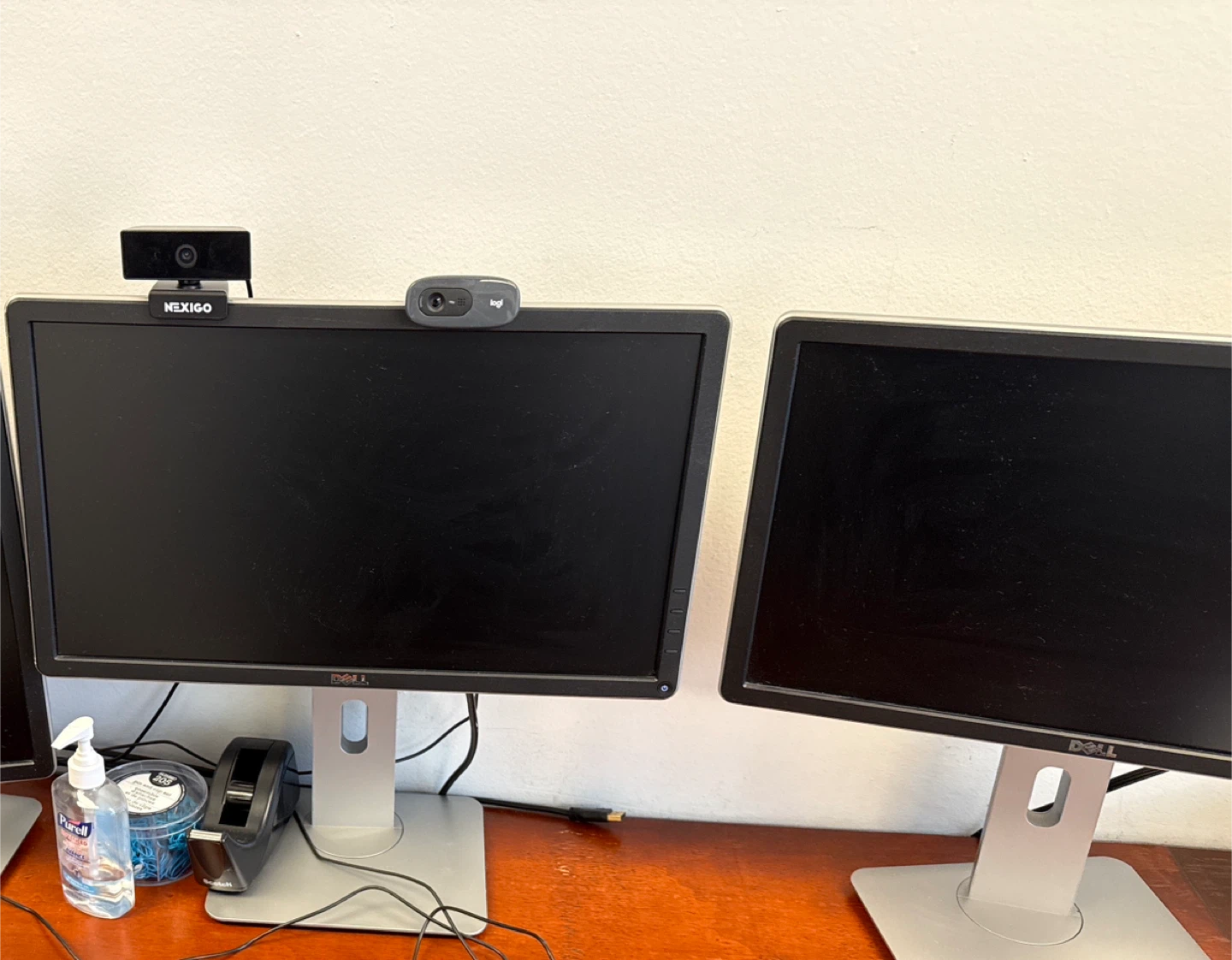 2 Dell monitors - 19.5 in - 60 Hz - Great condition