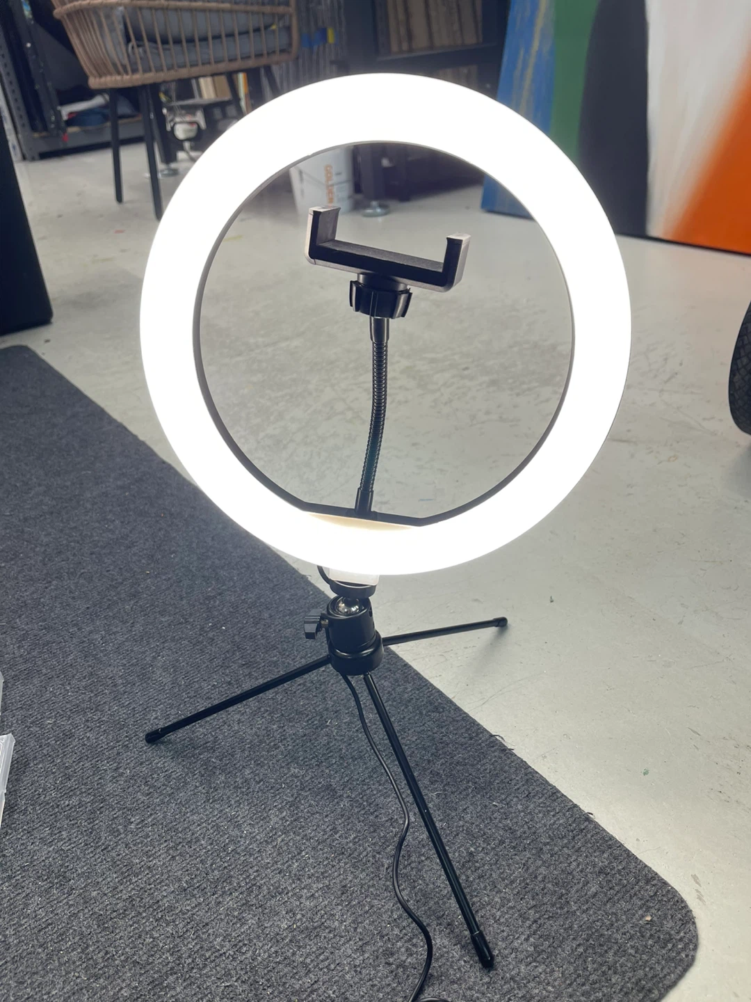 LED Ring Light with Phone Mount and Tripod - photo 3