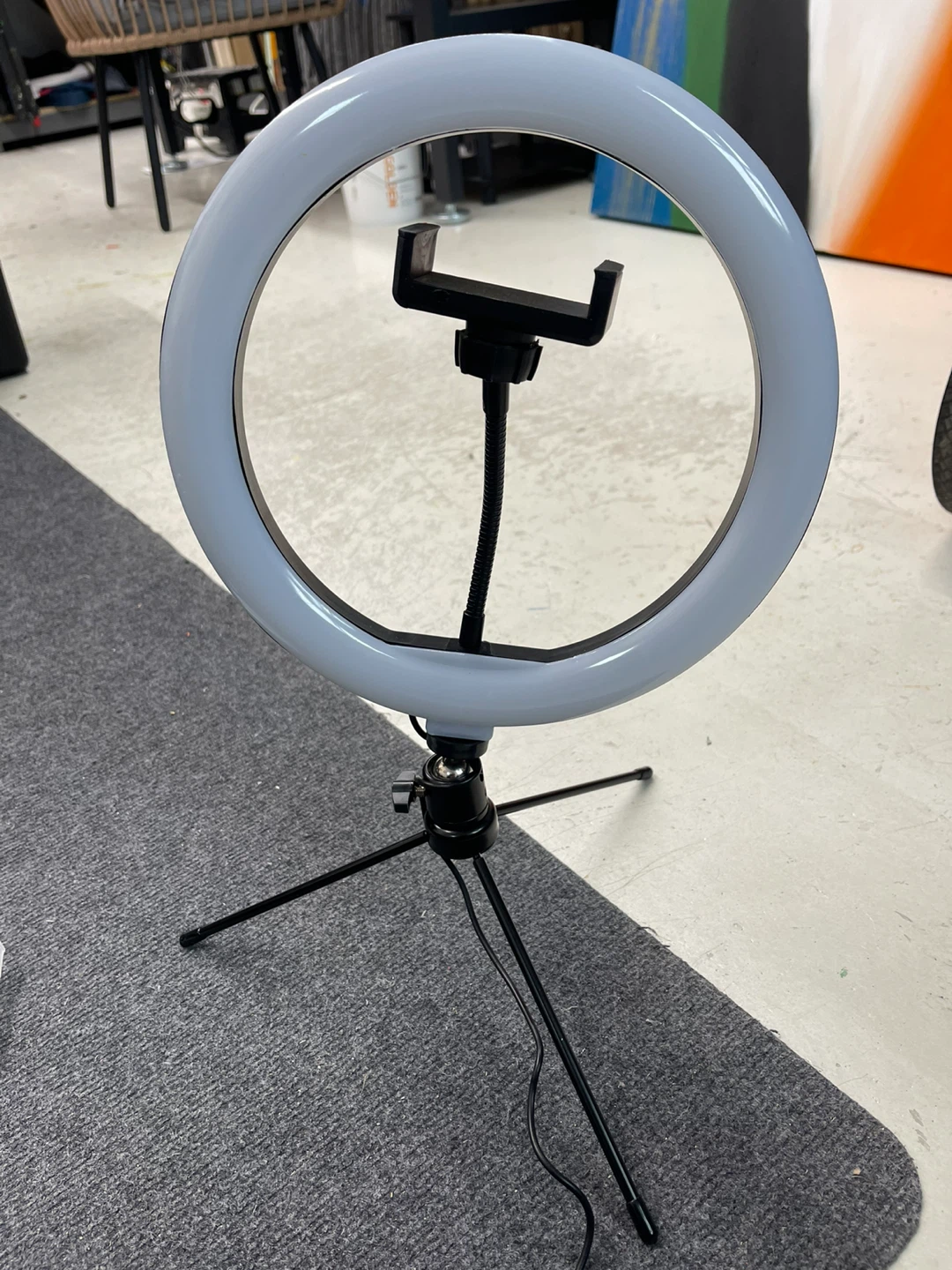 LED Ring Light with Phone Mount and Tripod - photo 4