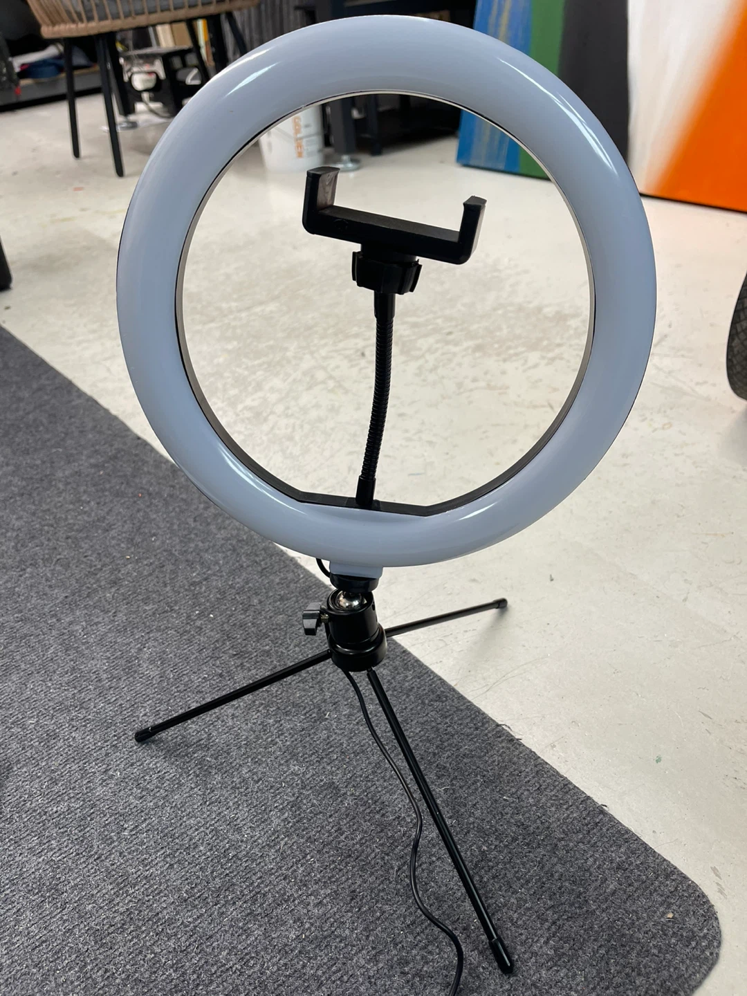 LED Ring Light with Phone Mount and Tripod - photo 2