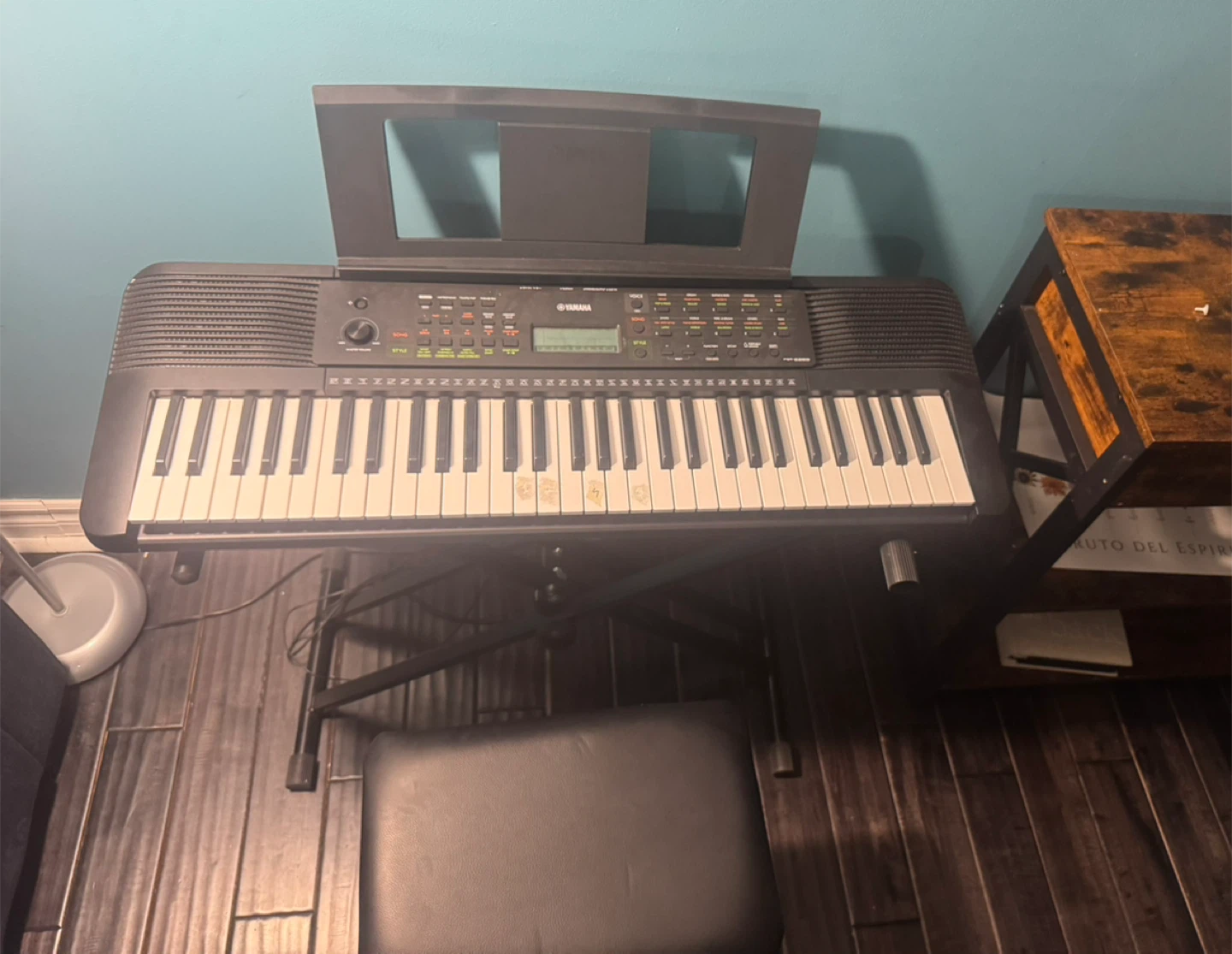 Yamaha Electronic Keyboard with Stand and Bench