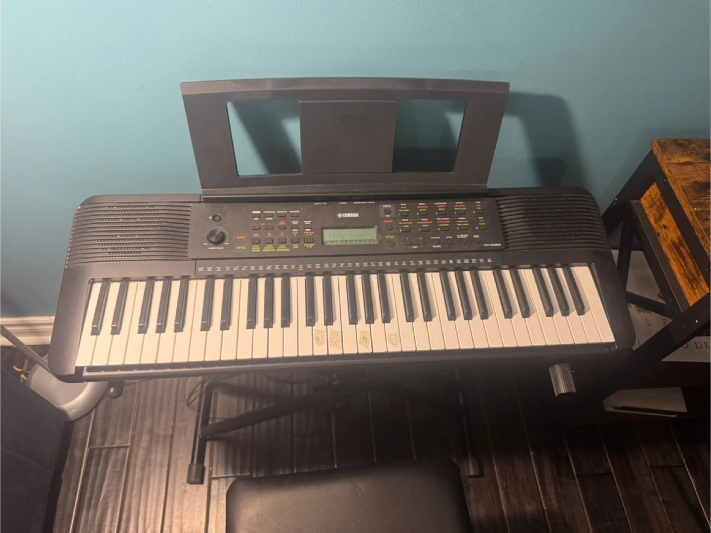 Yamaha Electronic Keyboard with Stand and Bench - photo 2