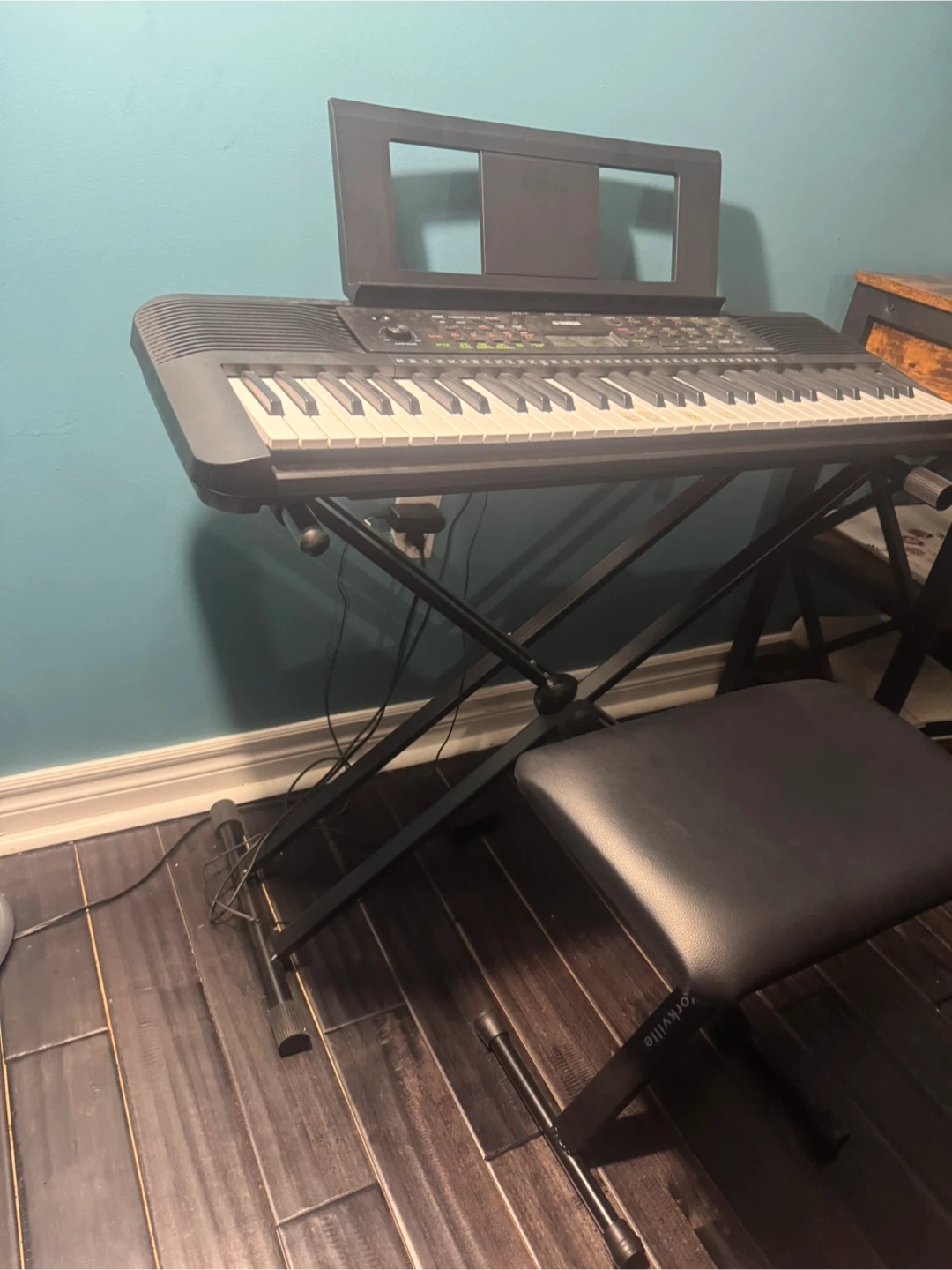 Yamaha Electronic Keyboard with Stand and Bench - photo 3