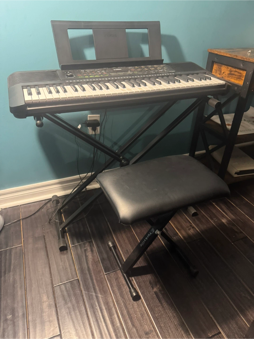 Yamaha Electronic Keyboard with Stand and Bench - photo 4
