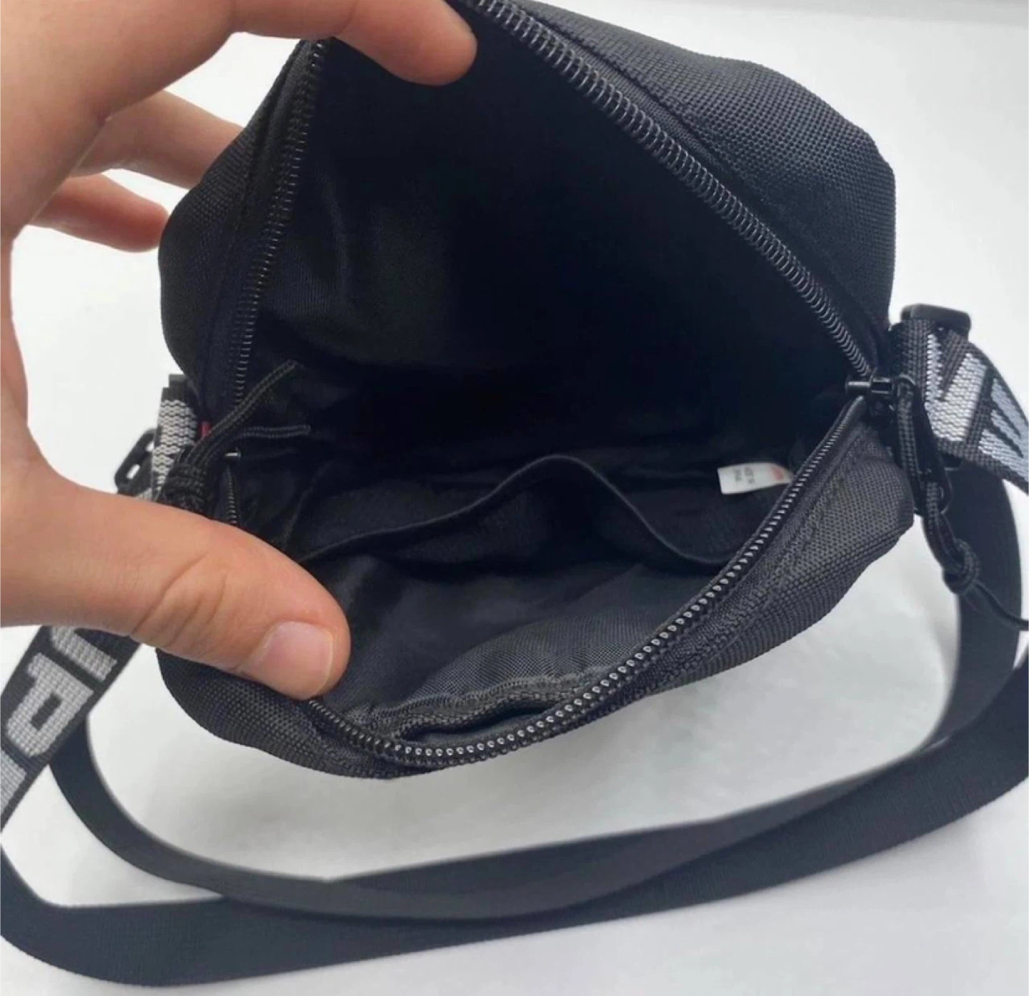 Supreme Black Shoulder Bag - Brand New - photo 3