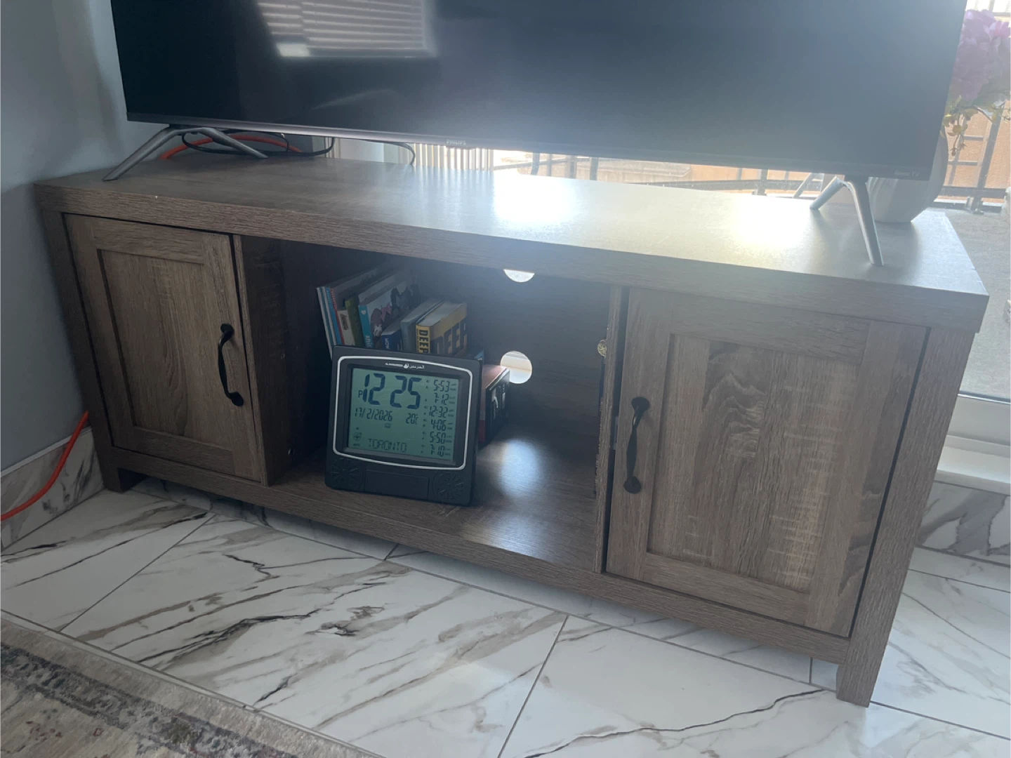 TV table like new used to a few months